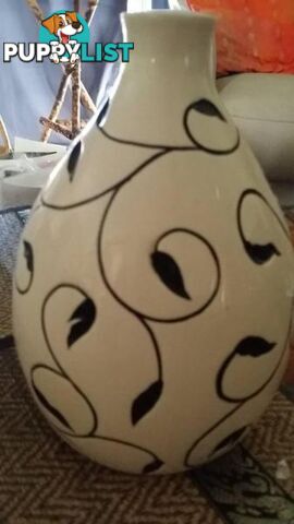 accent black and white vase