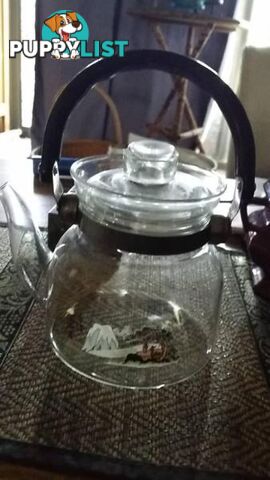 clear glass tea pot