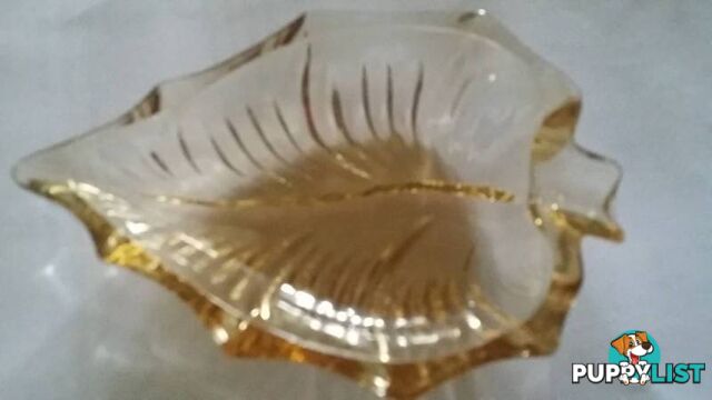 amber glass leaf design