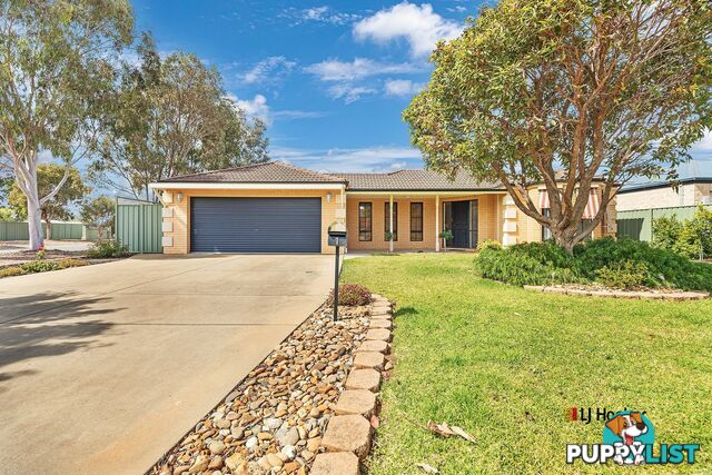 1 Woodlands Circuit ECHUCA VIC 3564