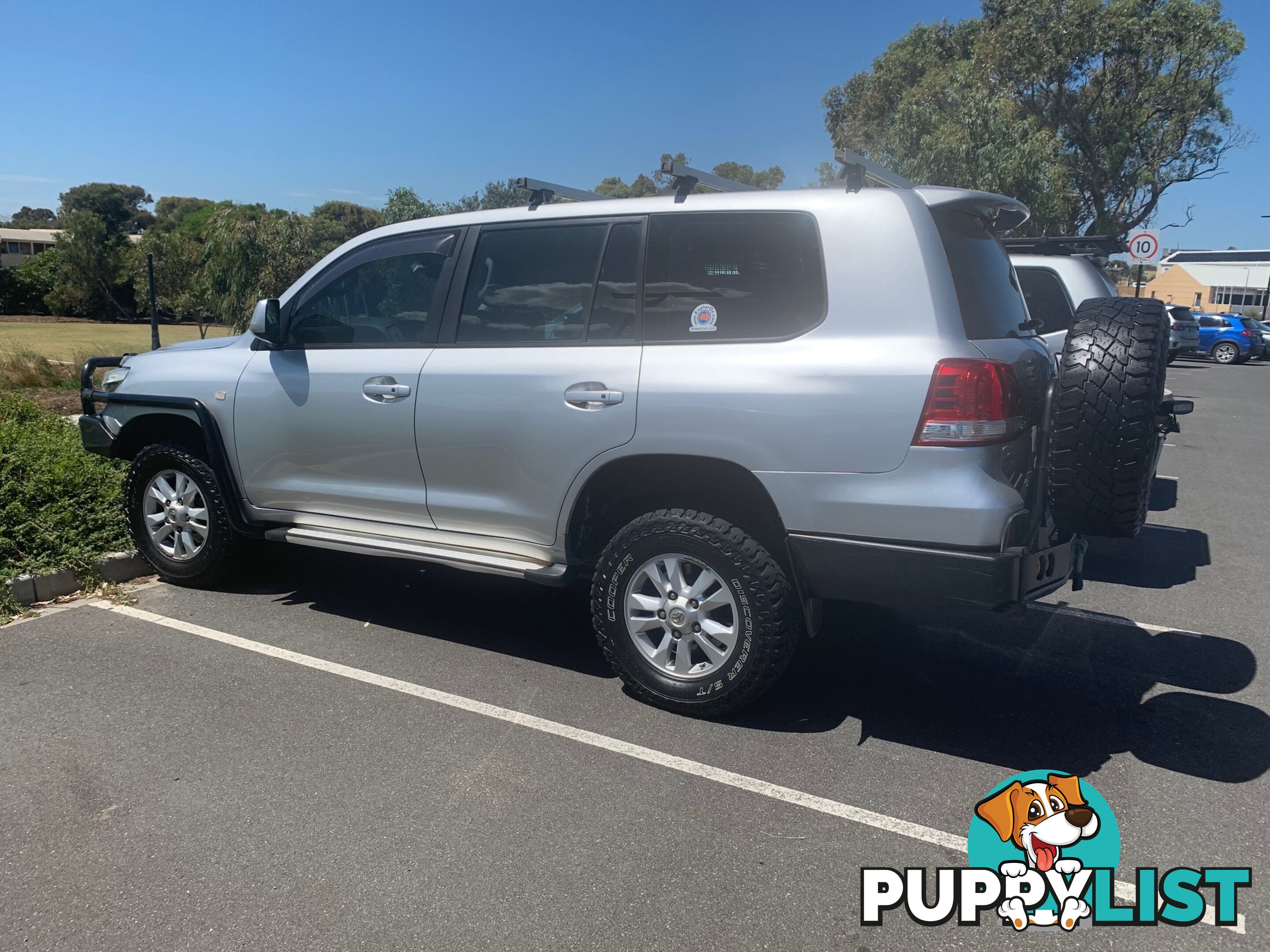 200 series Landcruiser V8