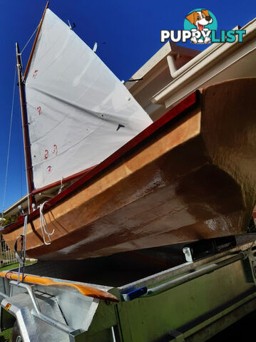 Sailing dinghy 4.3 metres long, wooden construction
