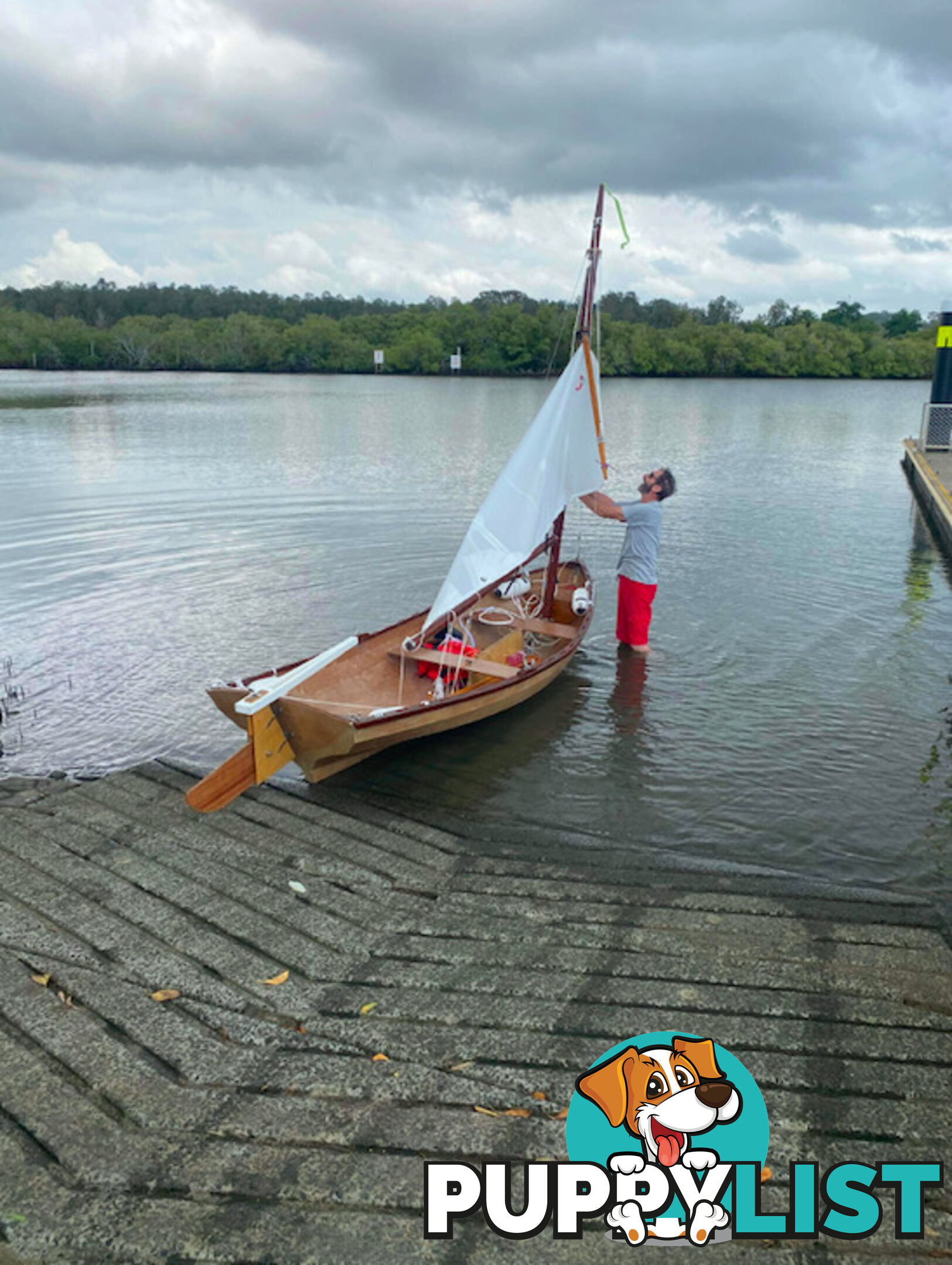 Sailing dinghy 4.3 metres long, wooden construction