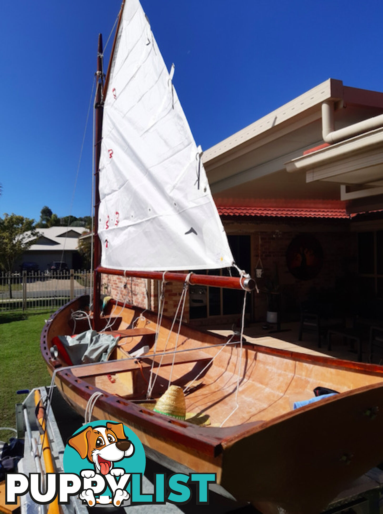 Sailing dinghy 4.3 metres long, wooden construction