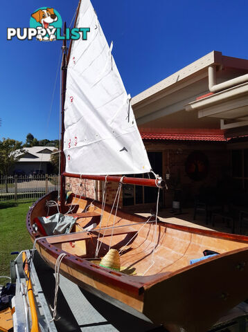 Sailing dinghy 4.3 metres long, wooden construction