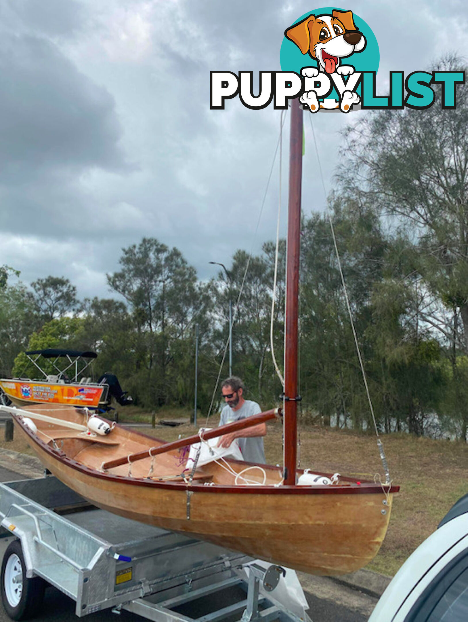 Sailing dinghy 4.3 metres long, wooden construction