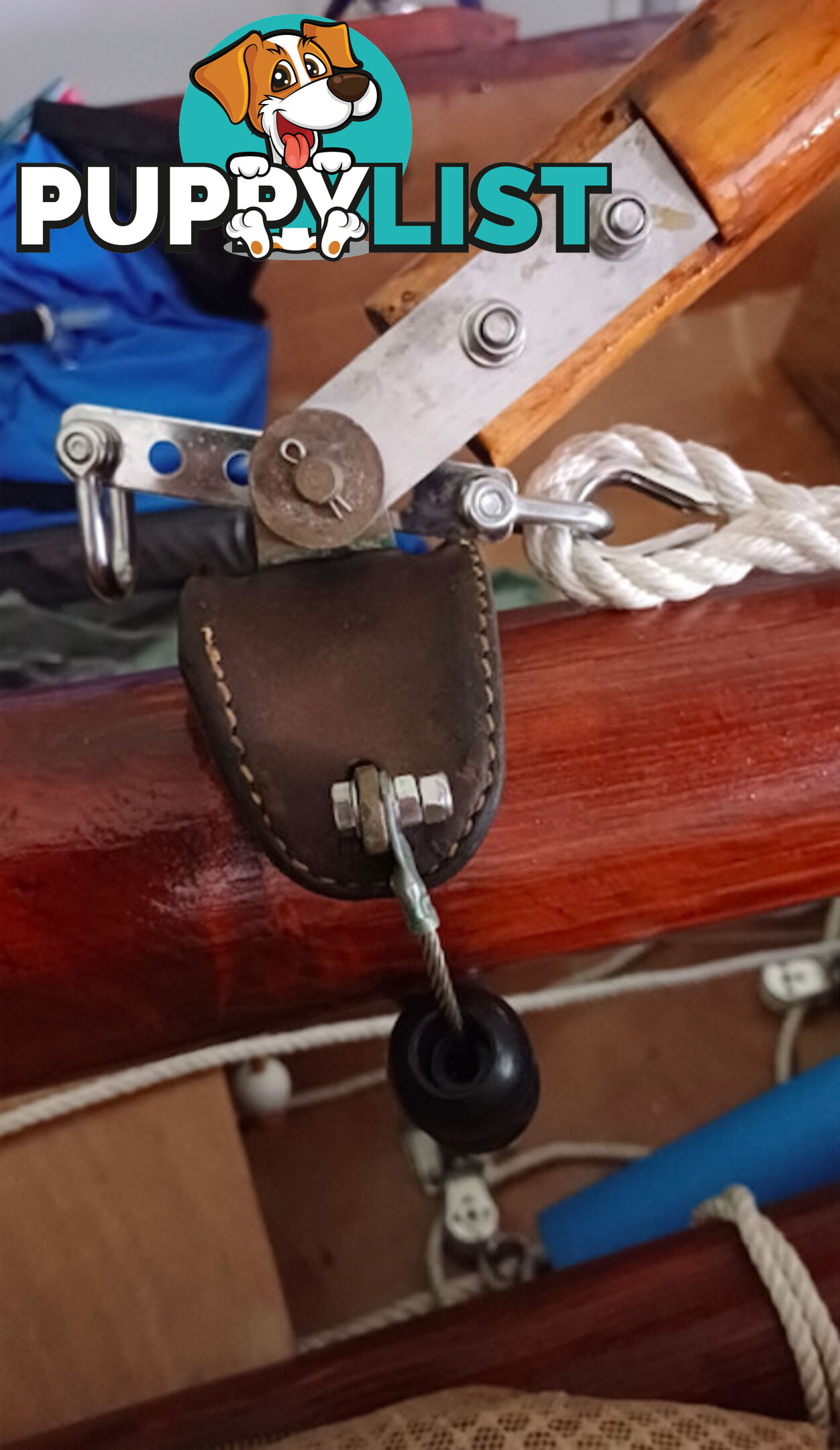 Sailing dinghy 4.3 metres long, wooden construction