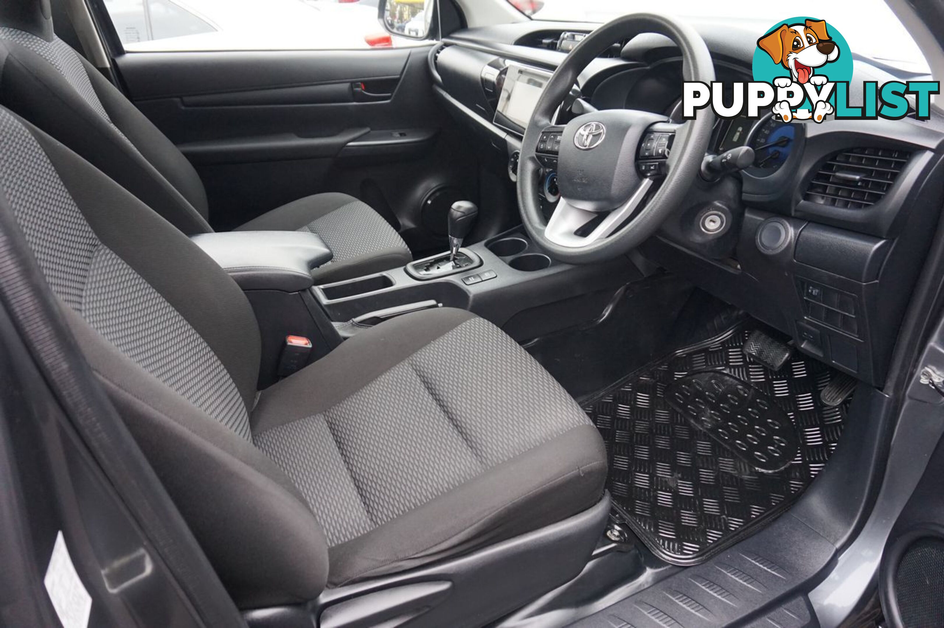 2020 TOYOTA HILUX   CAB CHASSIS