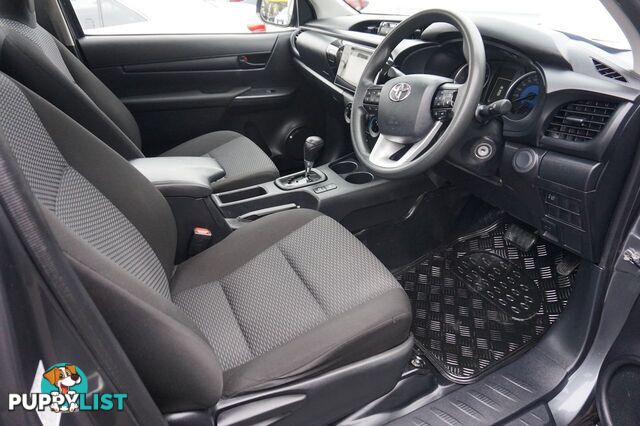 2020 TOYOTA HILUX   CAB CHASSIS
