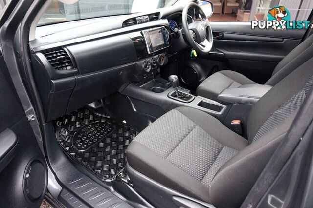2020 TOYOTA HILUX   CAB CHASSIS