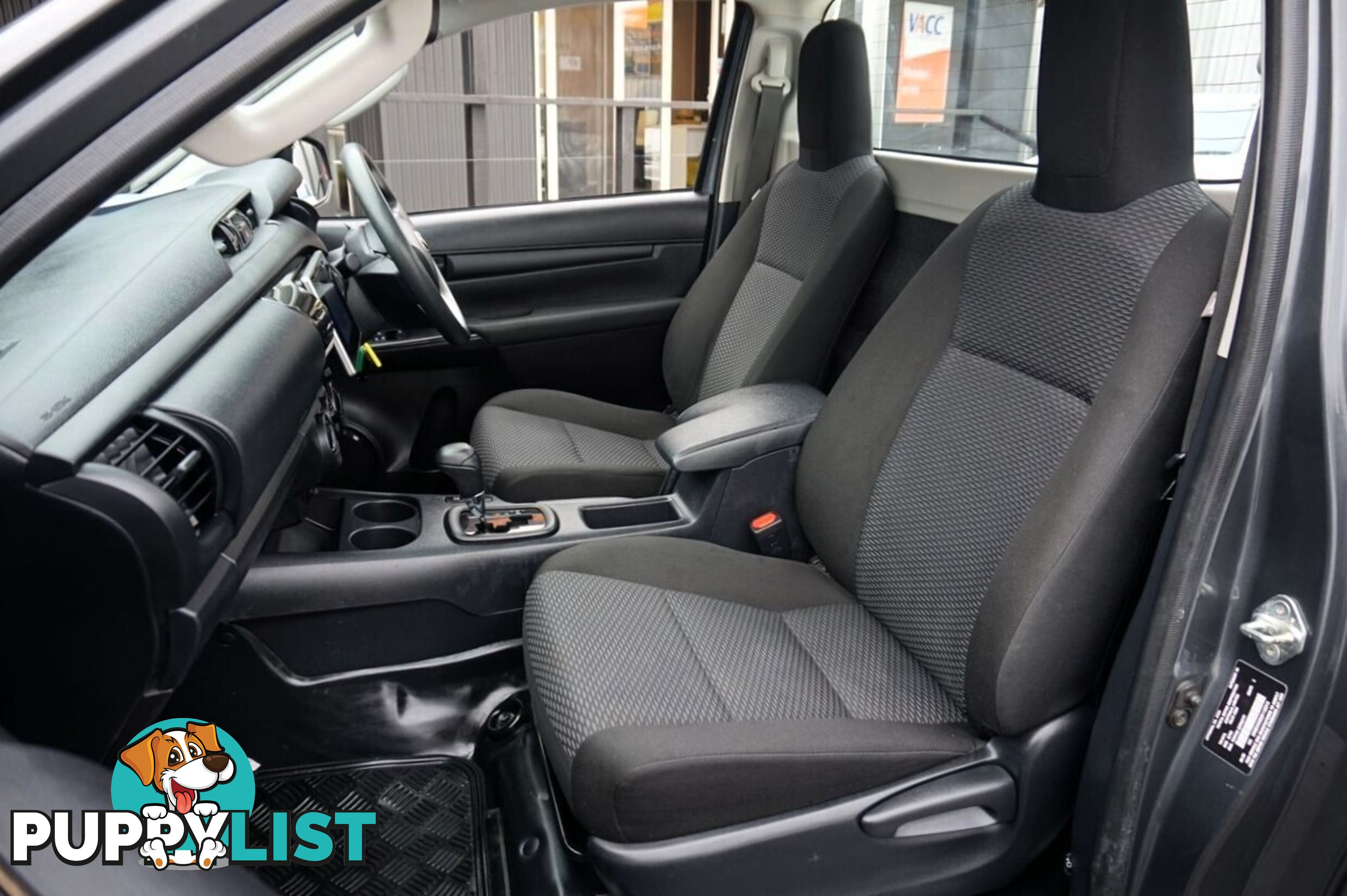 2020 TOYOTA HILUX   CAB CHASSIS