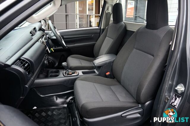 2020 TOYOTA HILUX   CAB CHASSIS