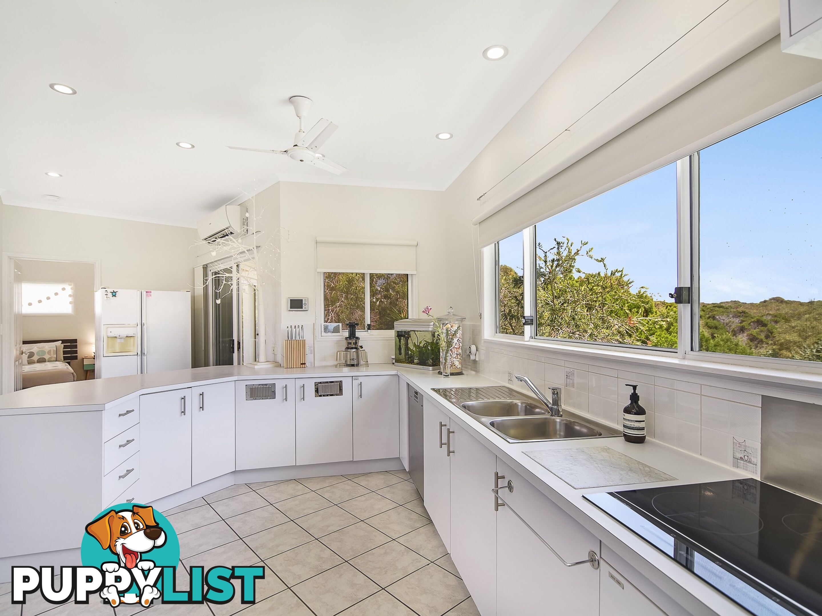 10 Royena Place MARCUS BEACH QLD 4573