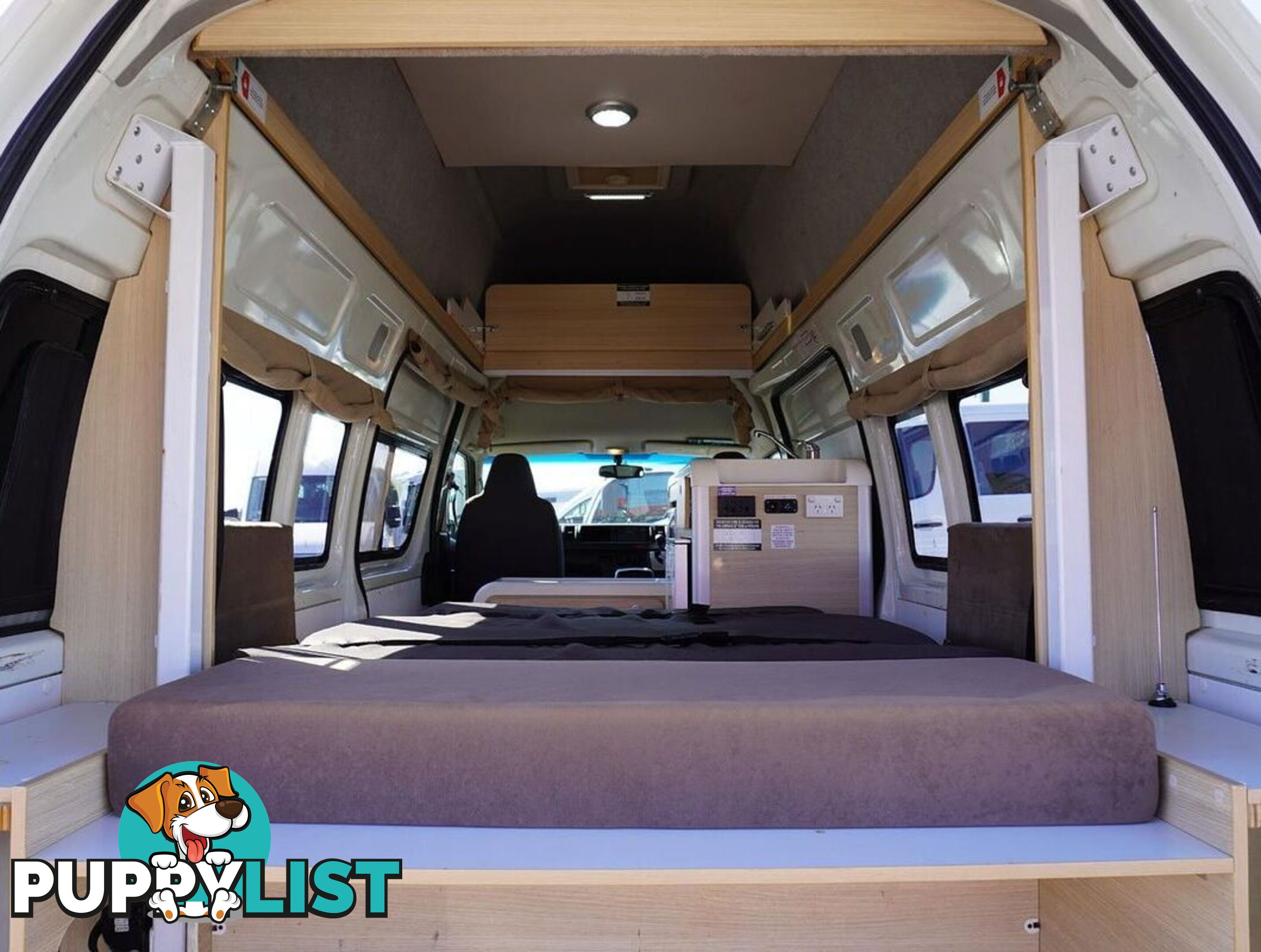 2018 TOYOTA HIACE  TRH221R 