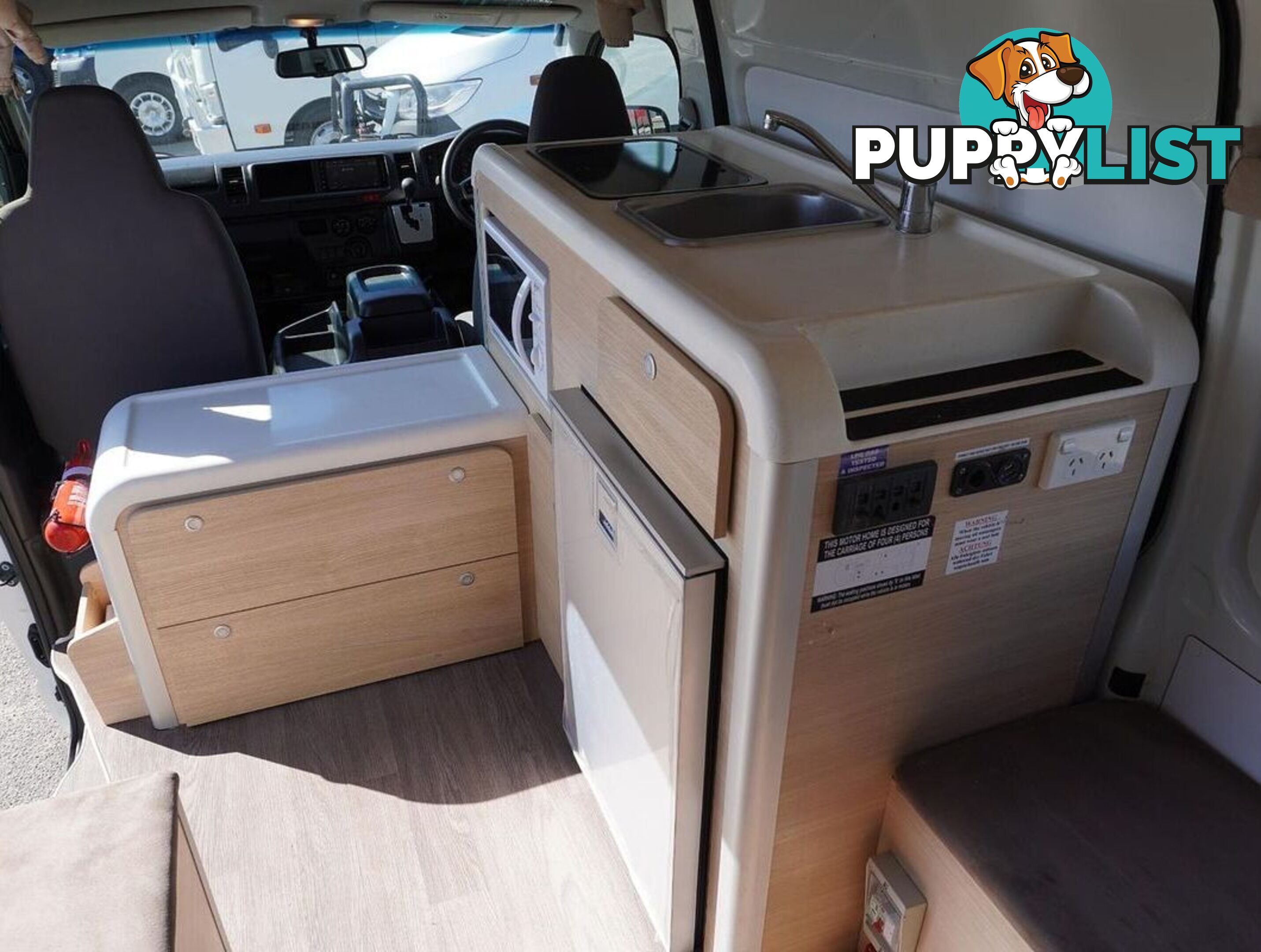 2018 TOYOTA HIACE  TRH221R 