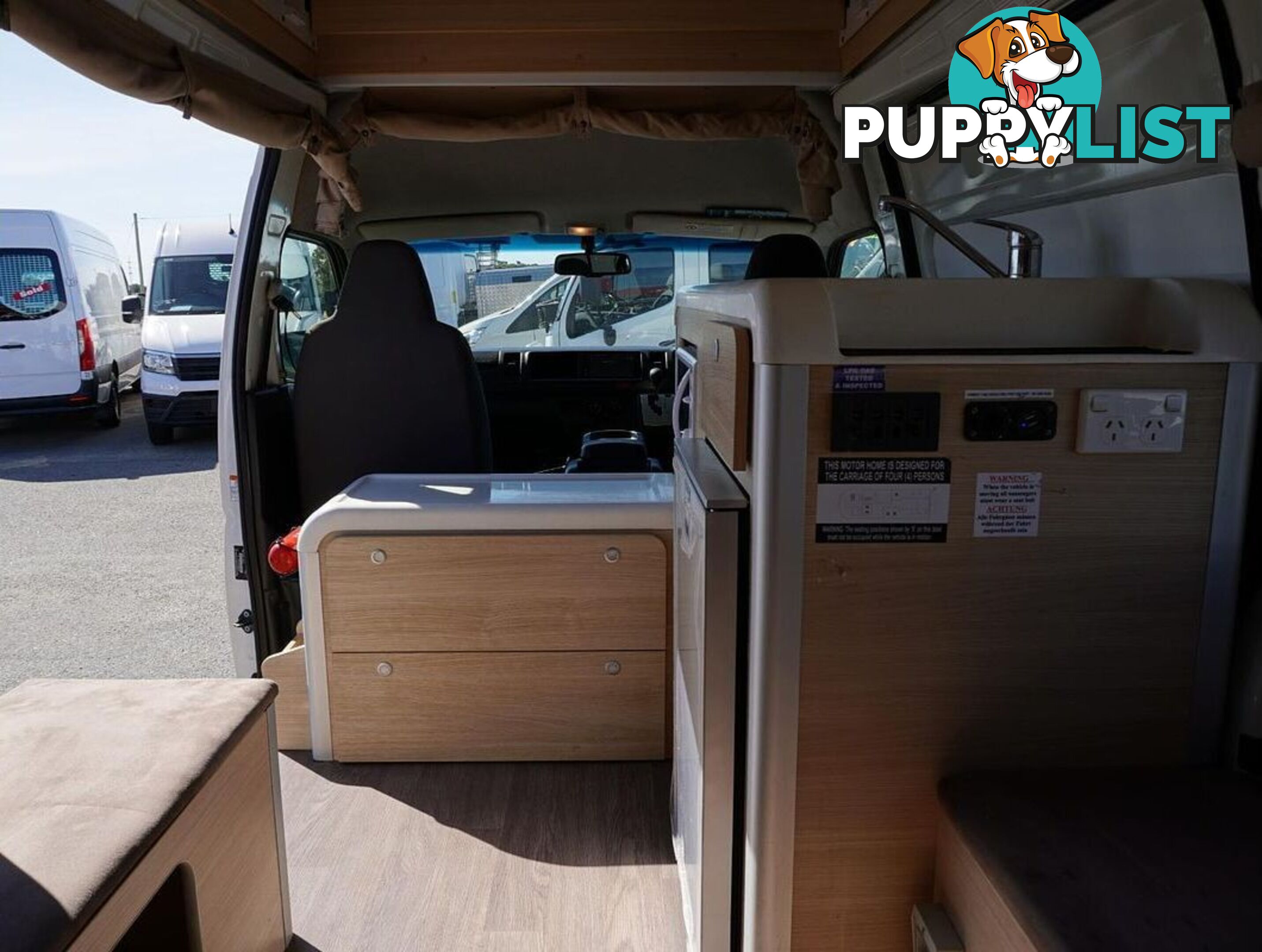 2018 TOYOTA HIACE  TRH221R 