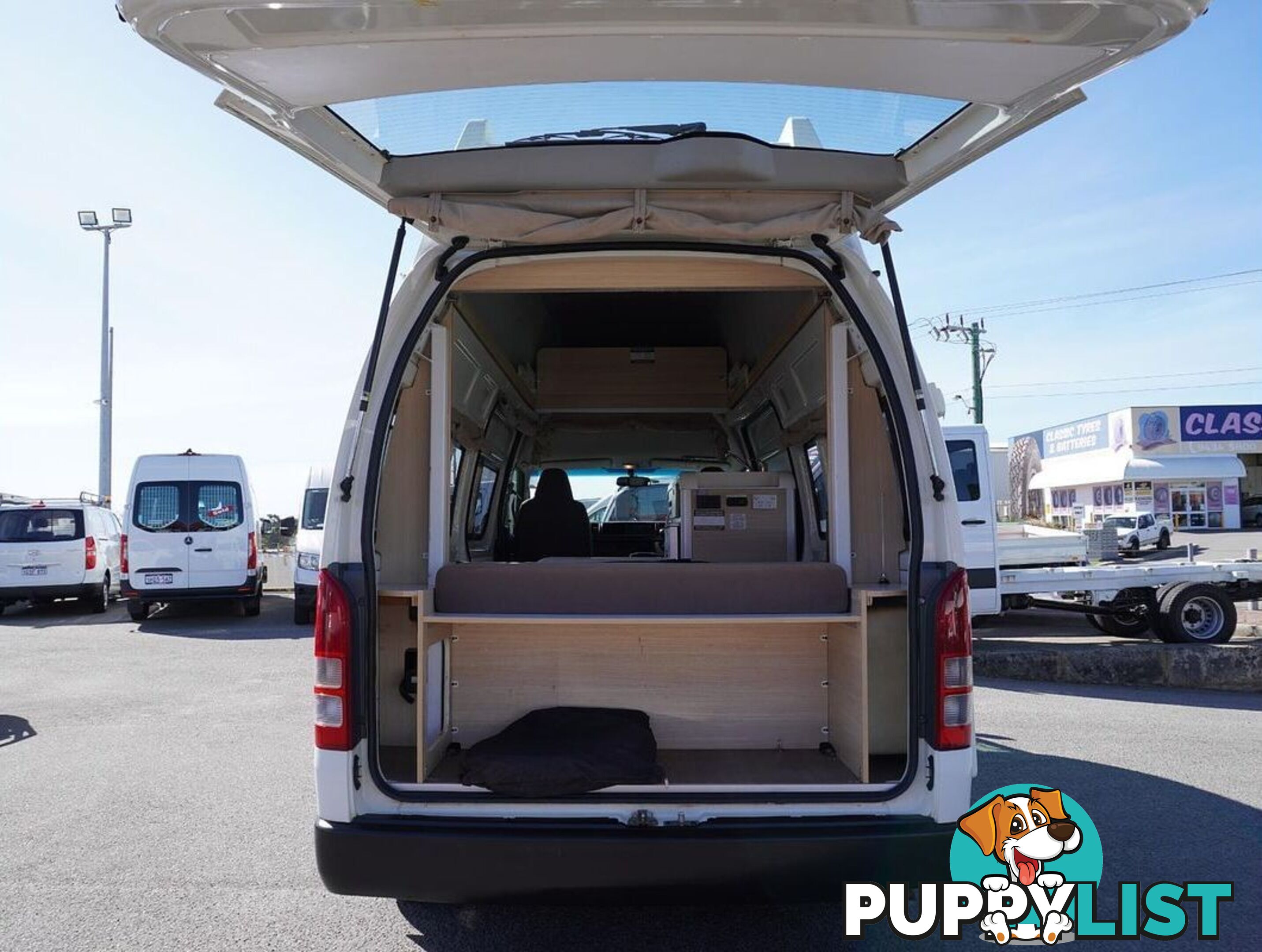 2018 TOYOTA HIACE  TRH221R 