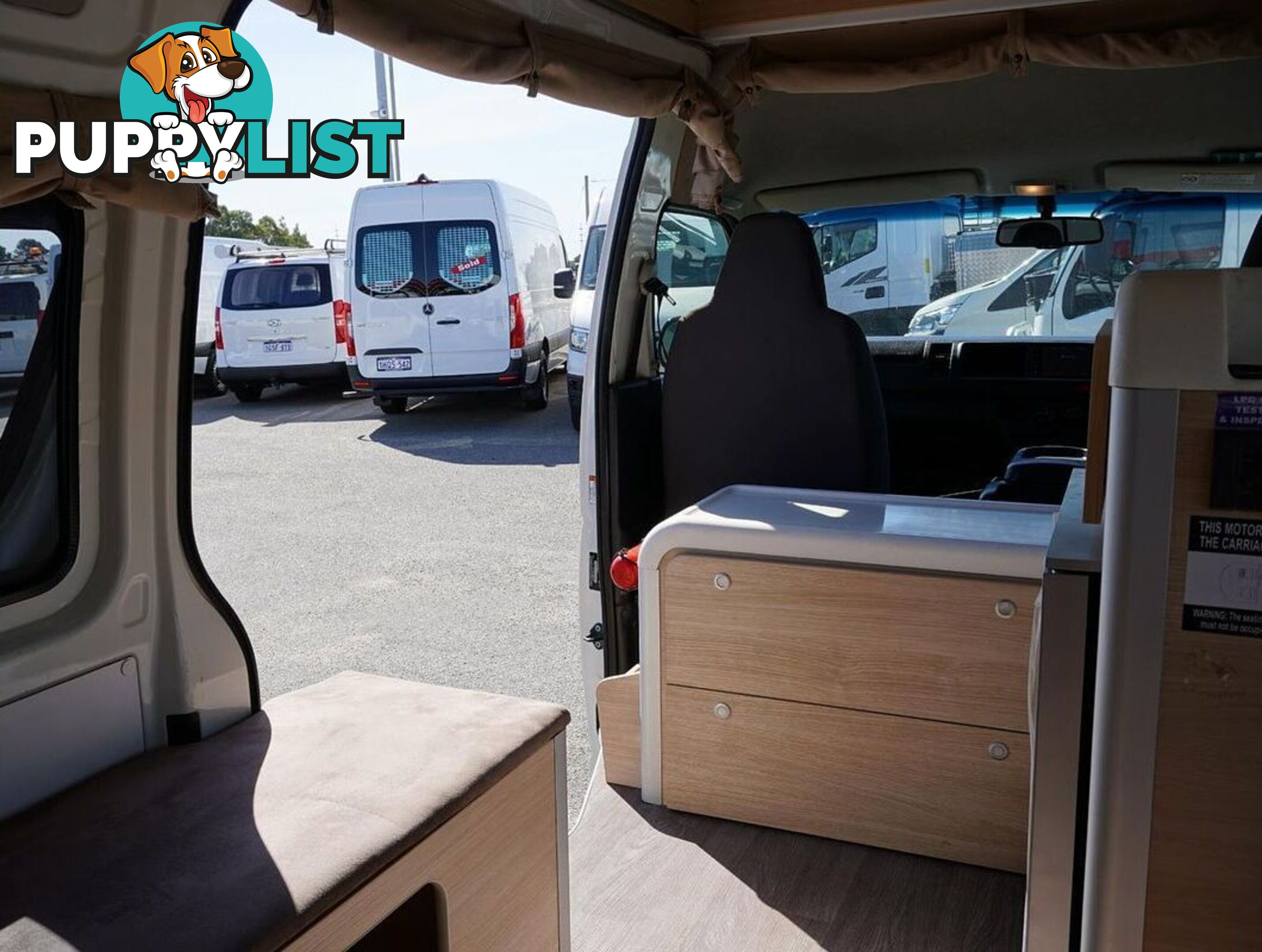 2018 TOYOTA HIACE  TRH221R 