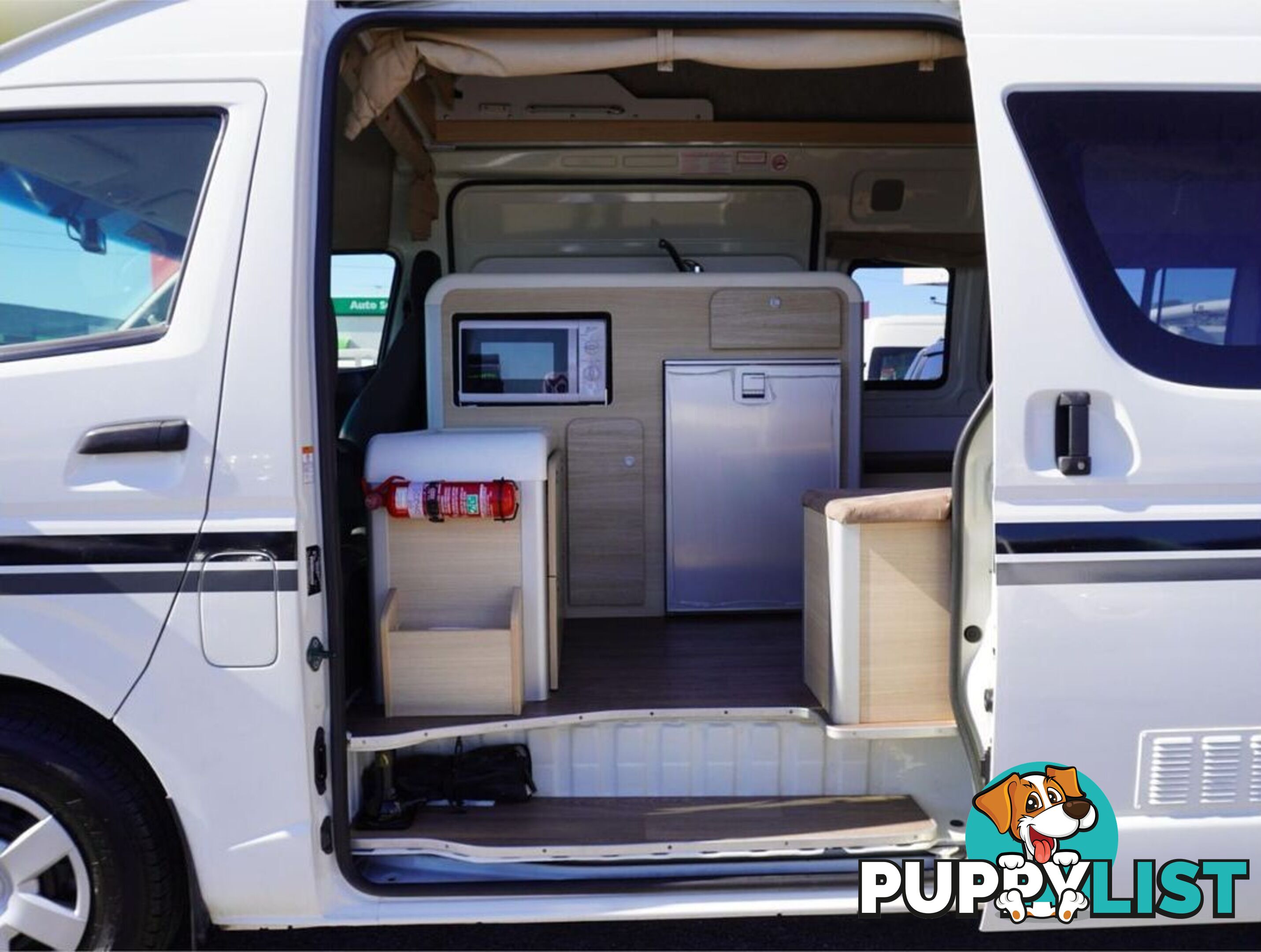 2018 TOYOTA HIACE  TRH221R 