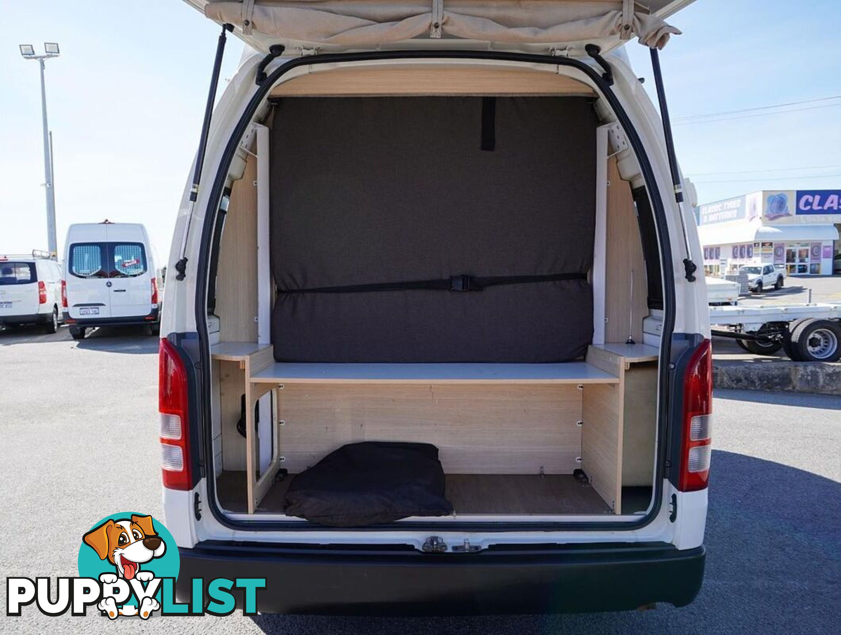 2018 TOYOTA HIACE  TRH221R 