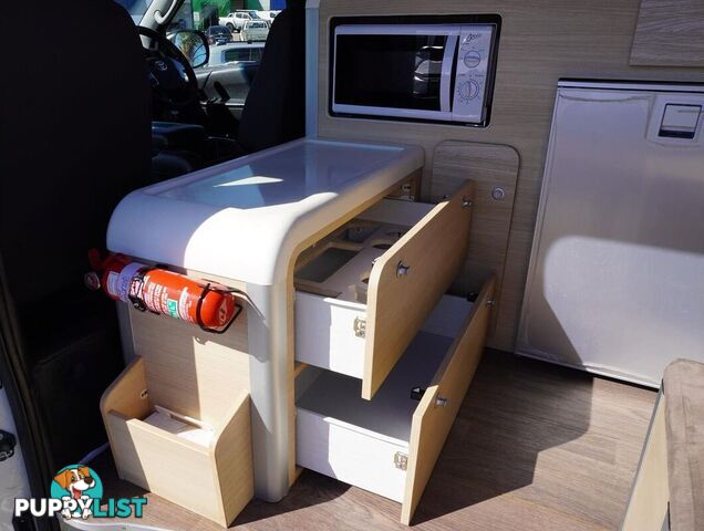 2018 TOYOTA HIACE  TRH221R 