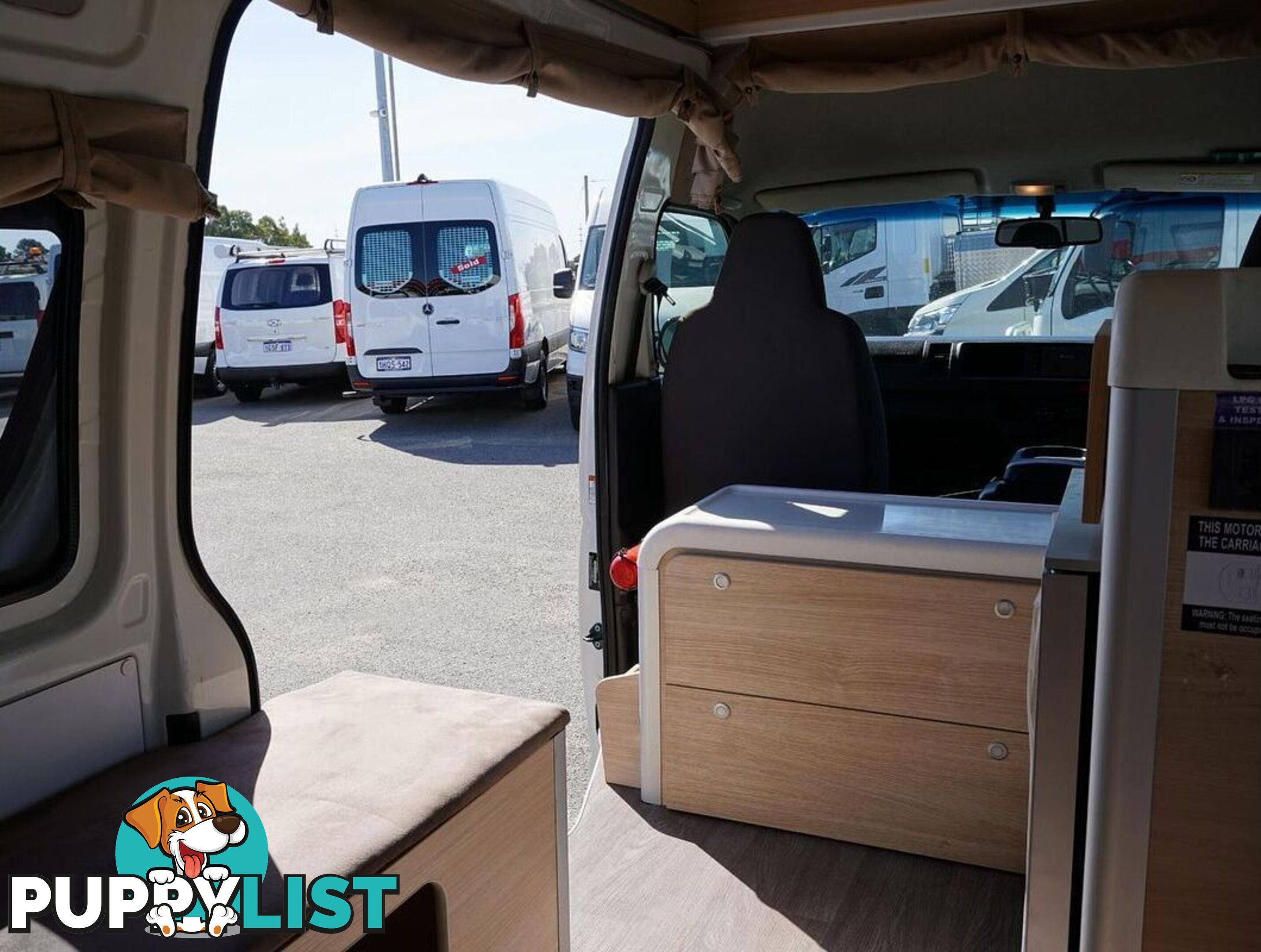2018 TOYOTA HIACE  TRH221R 