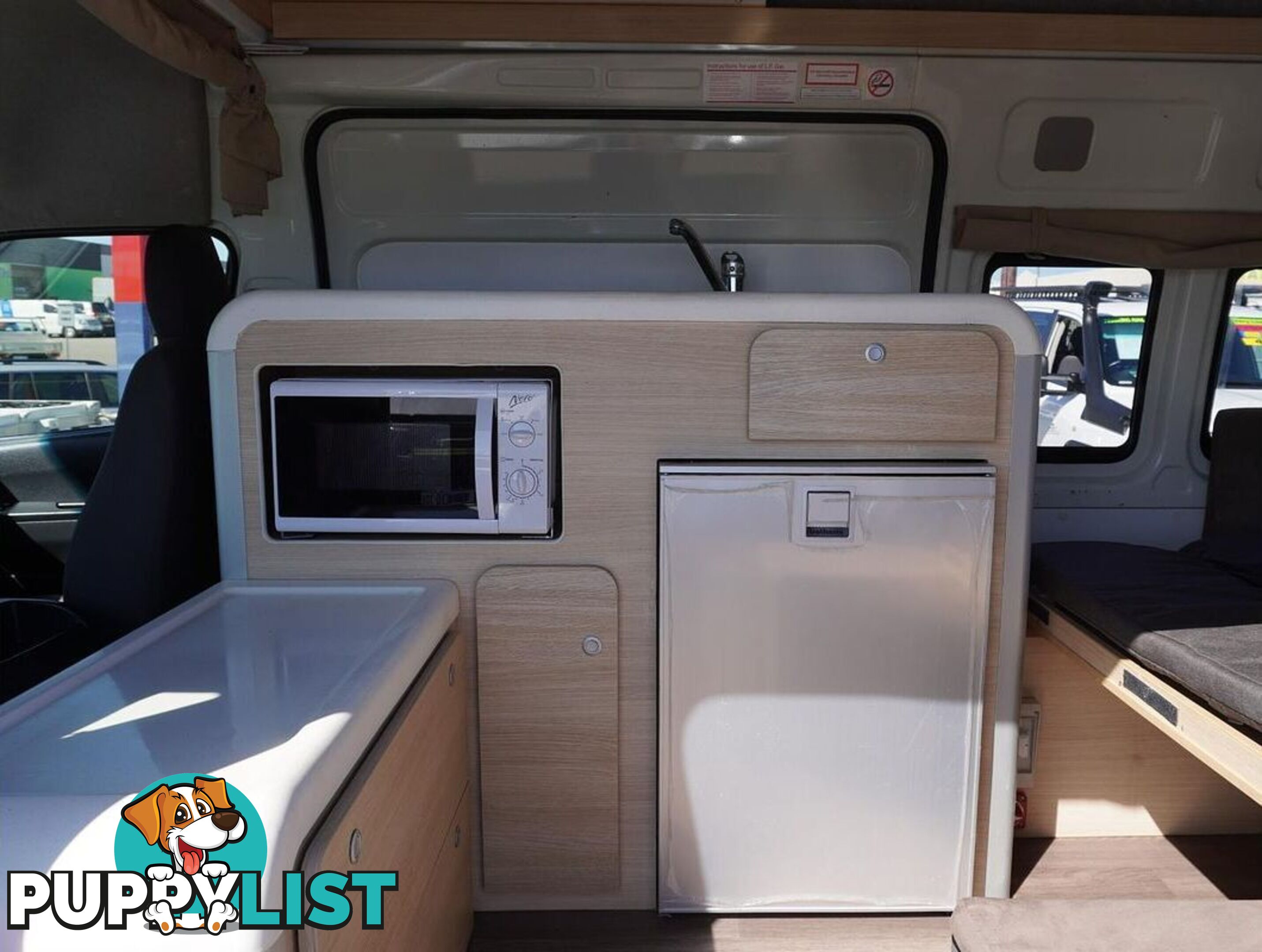 2018 TOYOTA HIACE  TRH221R 