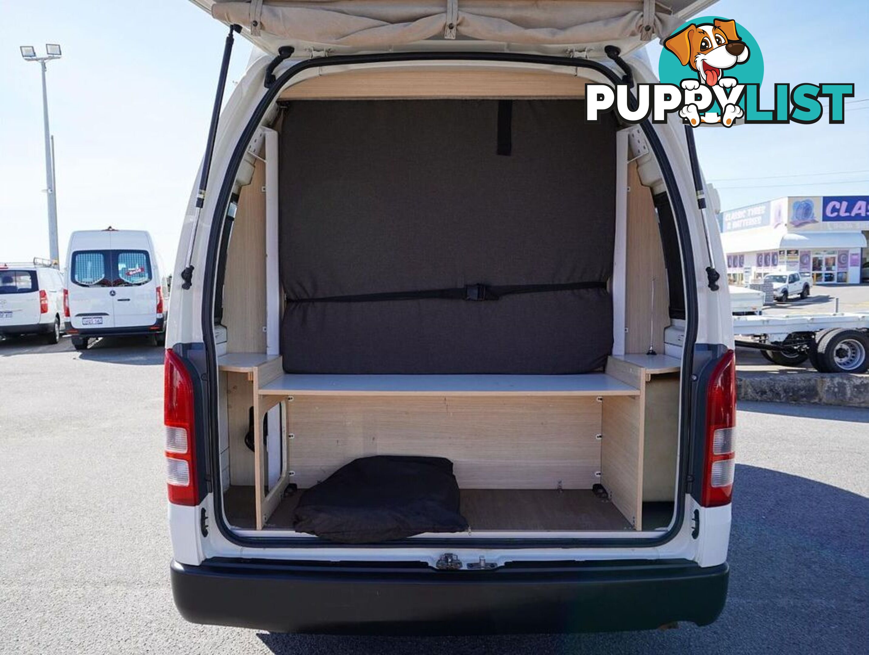 2018 TOYOTA HIACE  TRH221R 