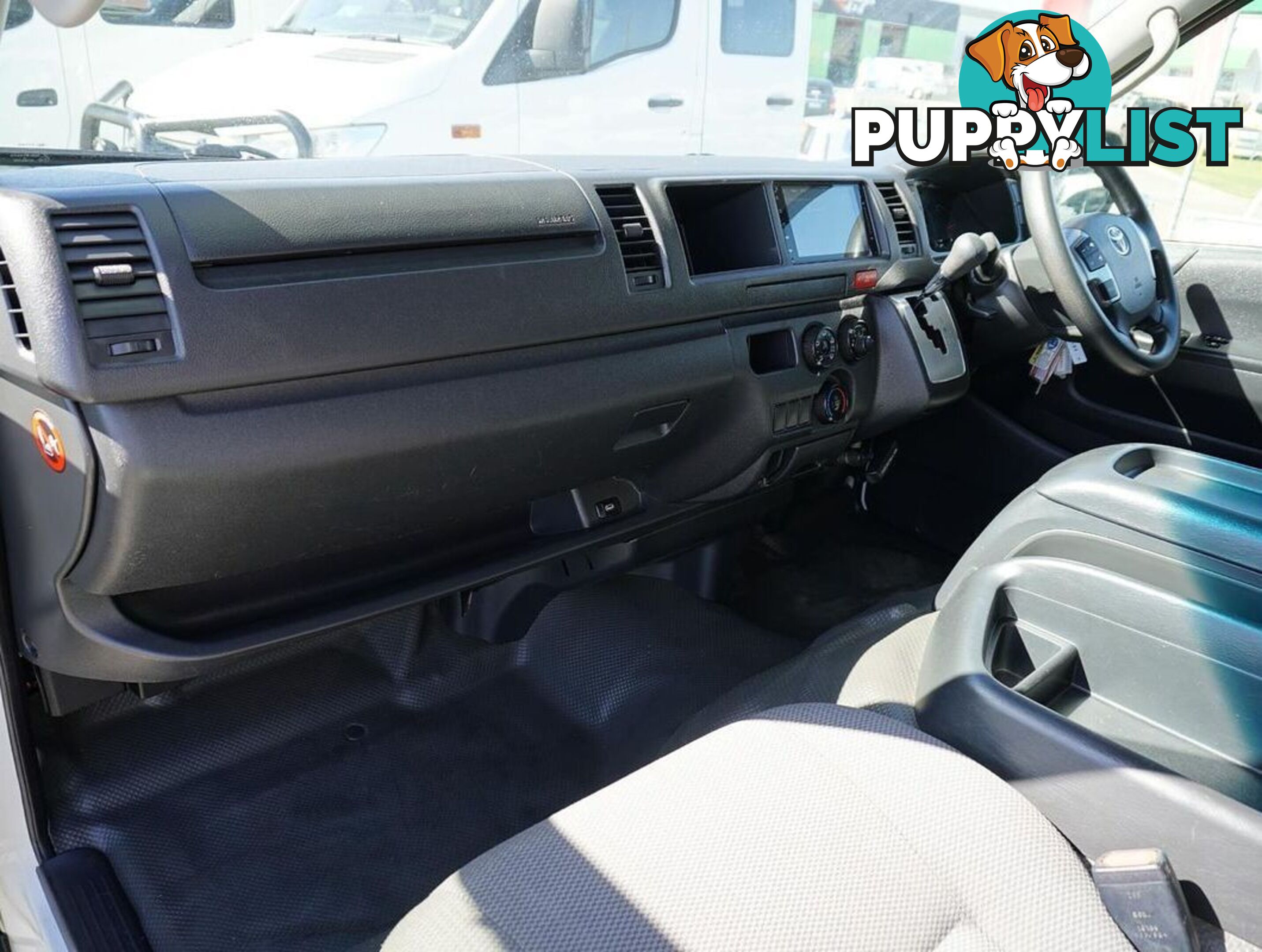 2018 TOYOTA HIACE  TRH221R 