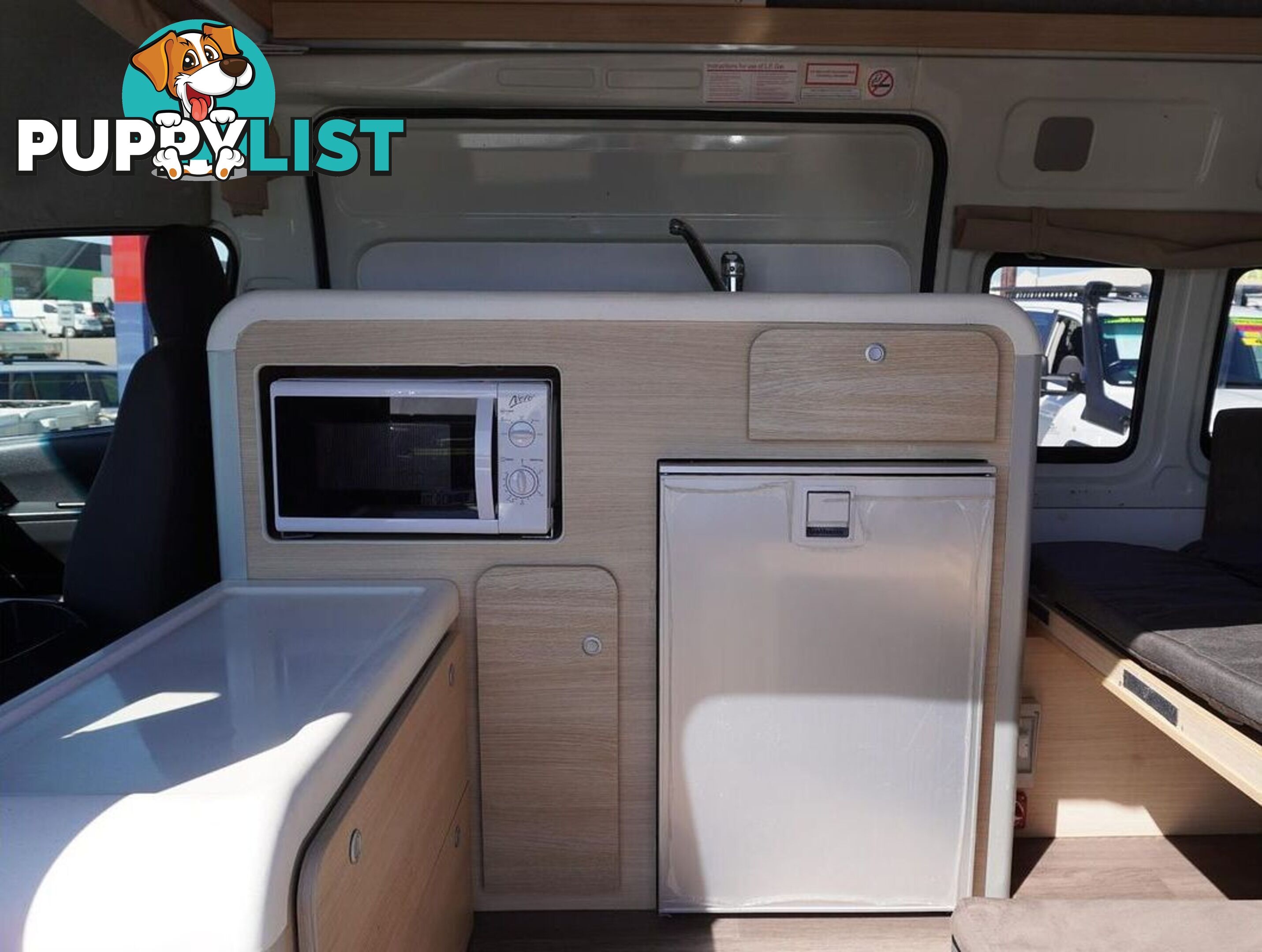 2018 TOYOTA HIACE  TRH221R 