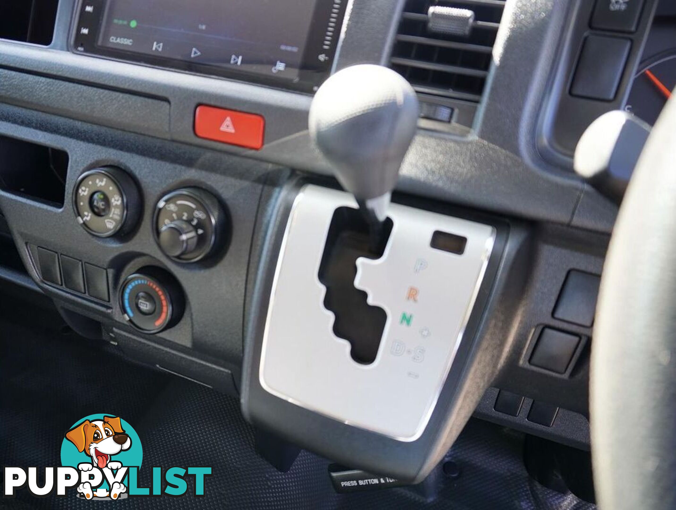 2018 TOYOTA HIACE  TRH221R 