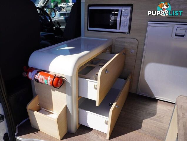 2018 TOYOTA HIACE  TRH221R 