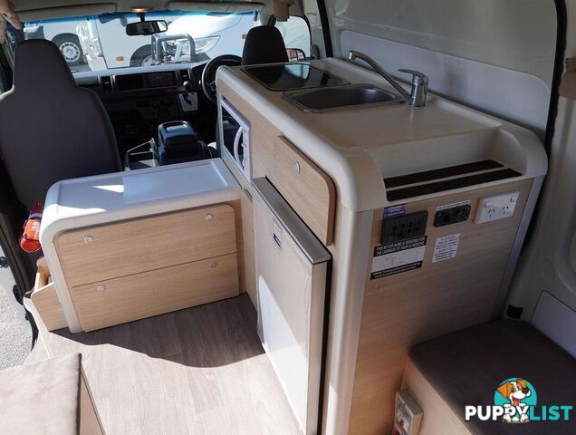 2018 TOYOTA HIACE  TRH221R 