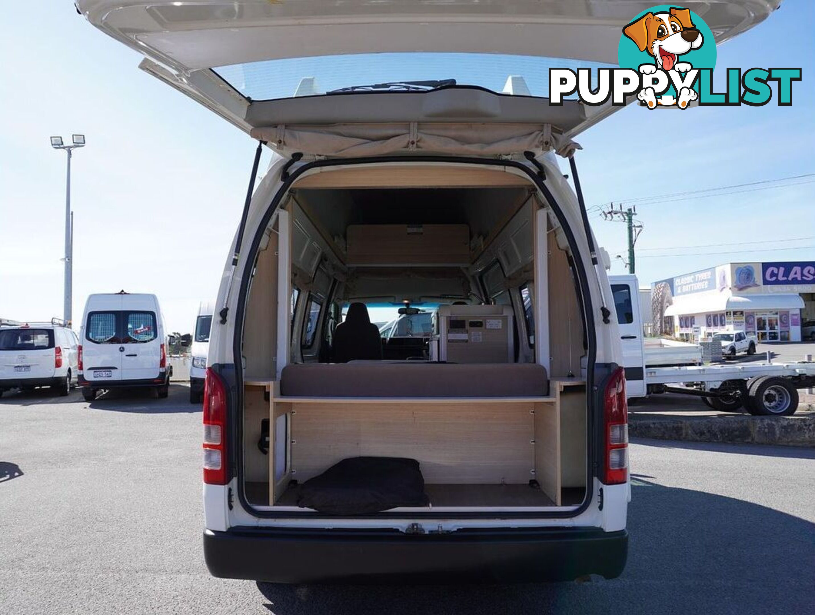 2018 TOYOTA HIACE  TRH221R 
