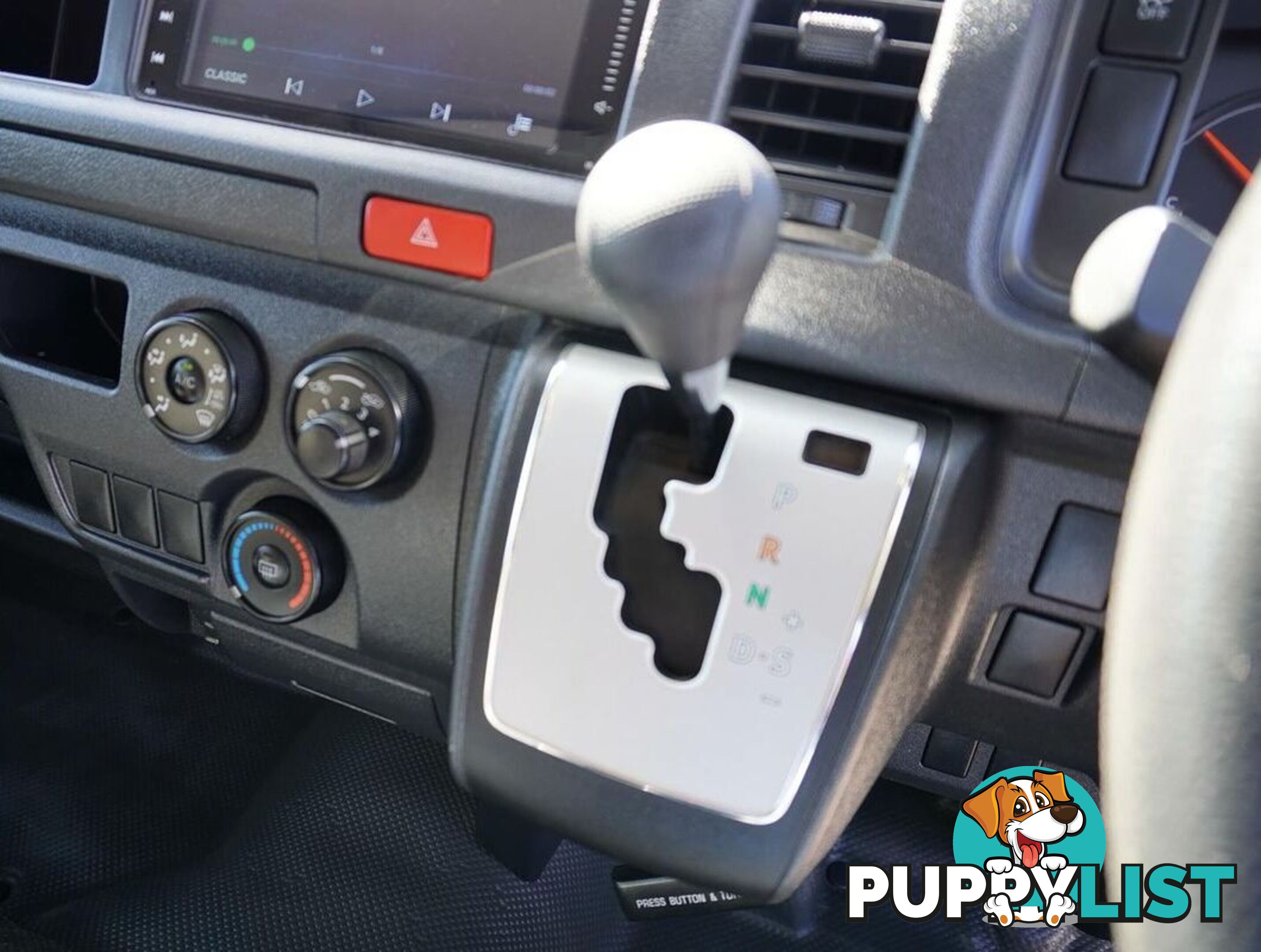 2018 TOYOTA HIACE  TRH221R 