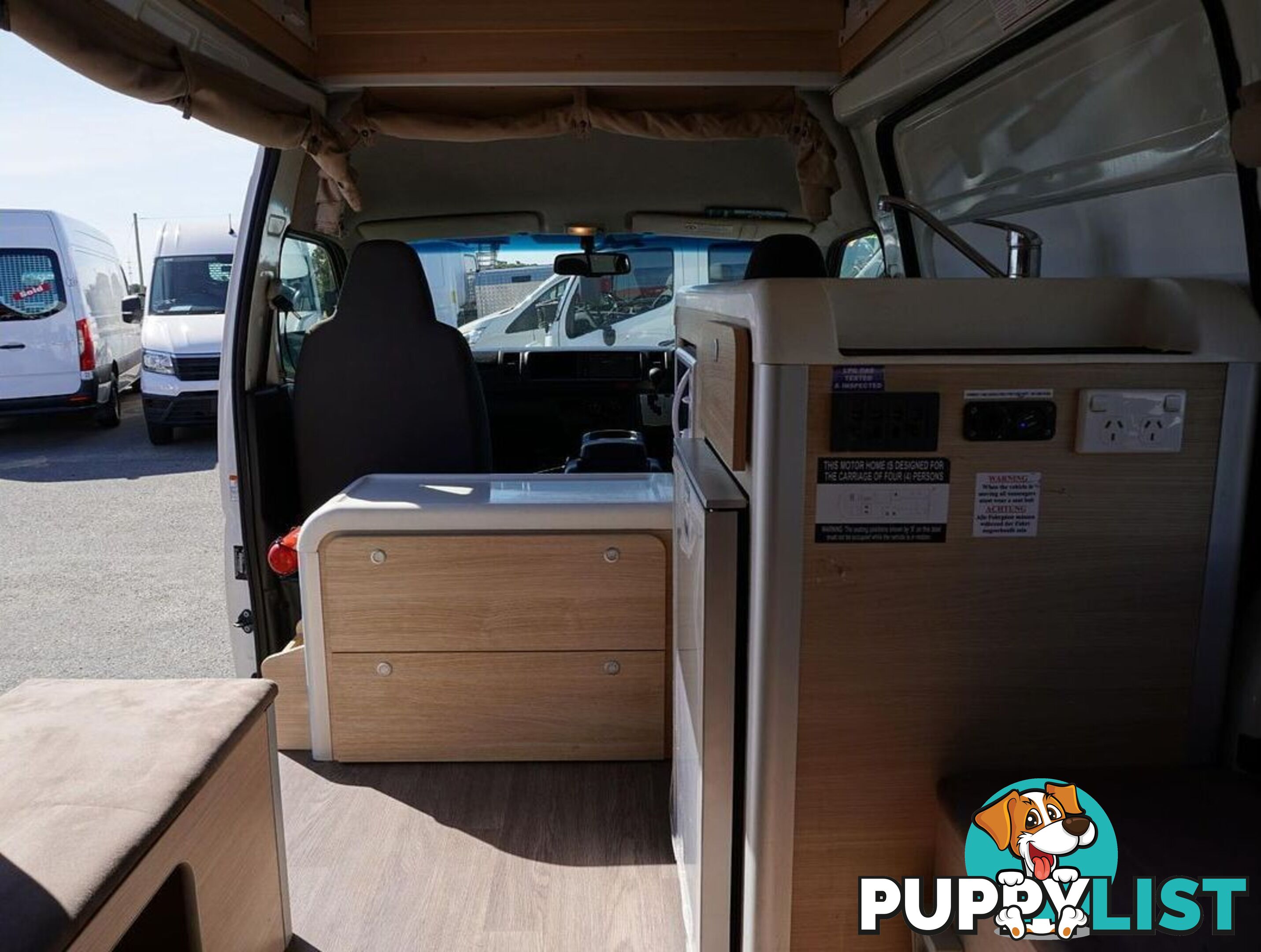 2018 TOYOTA HIACE  TRH221R 
