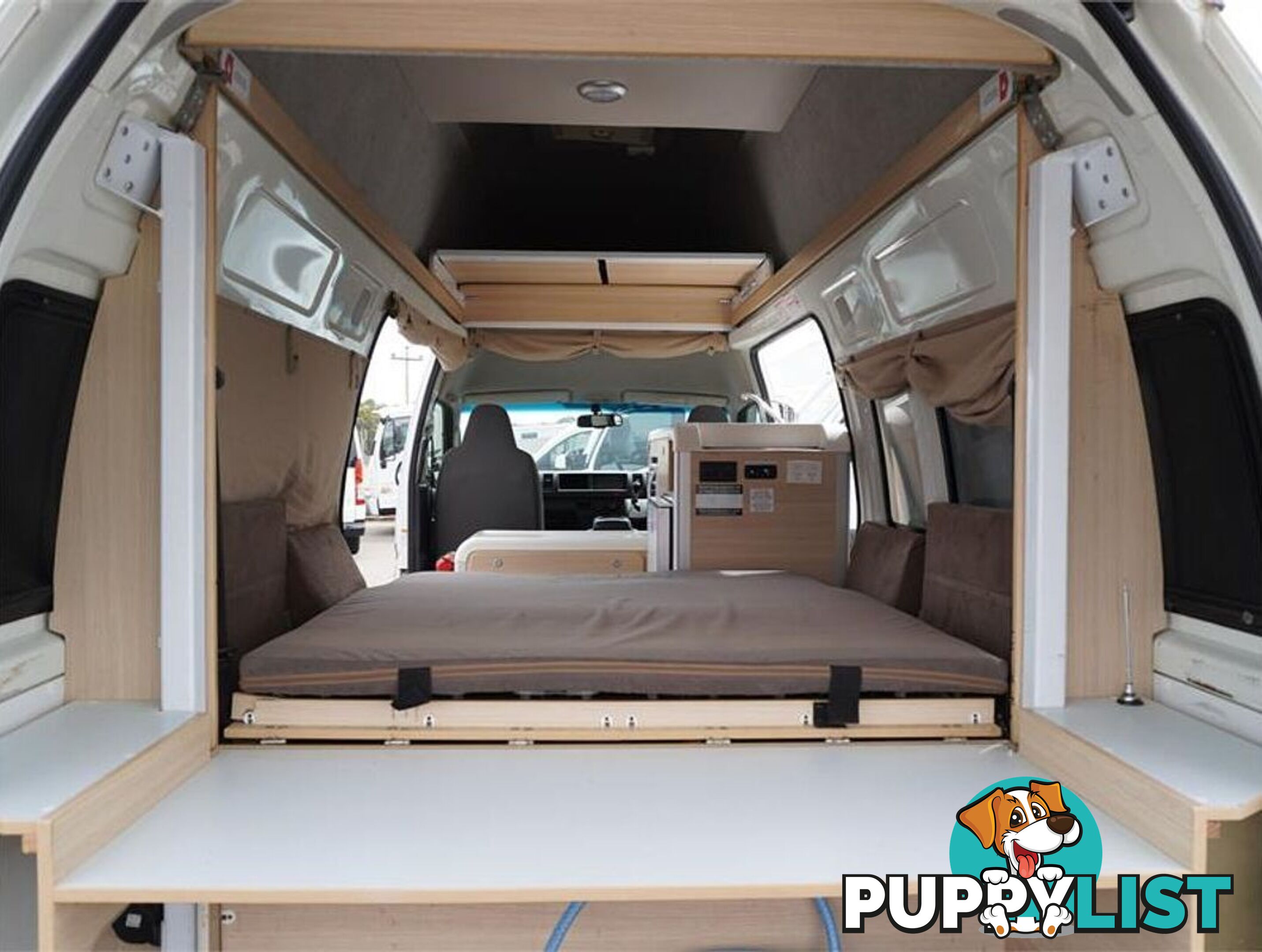 2018 TOYOTA HIACE  TRH221R 