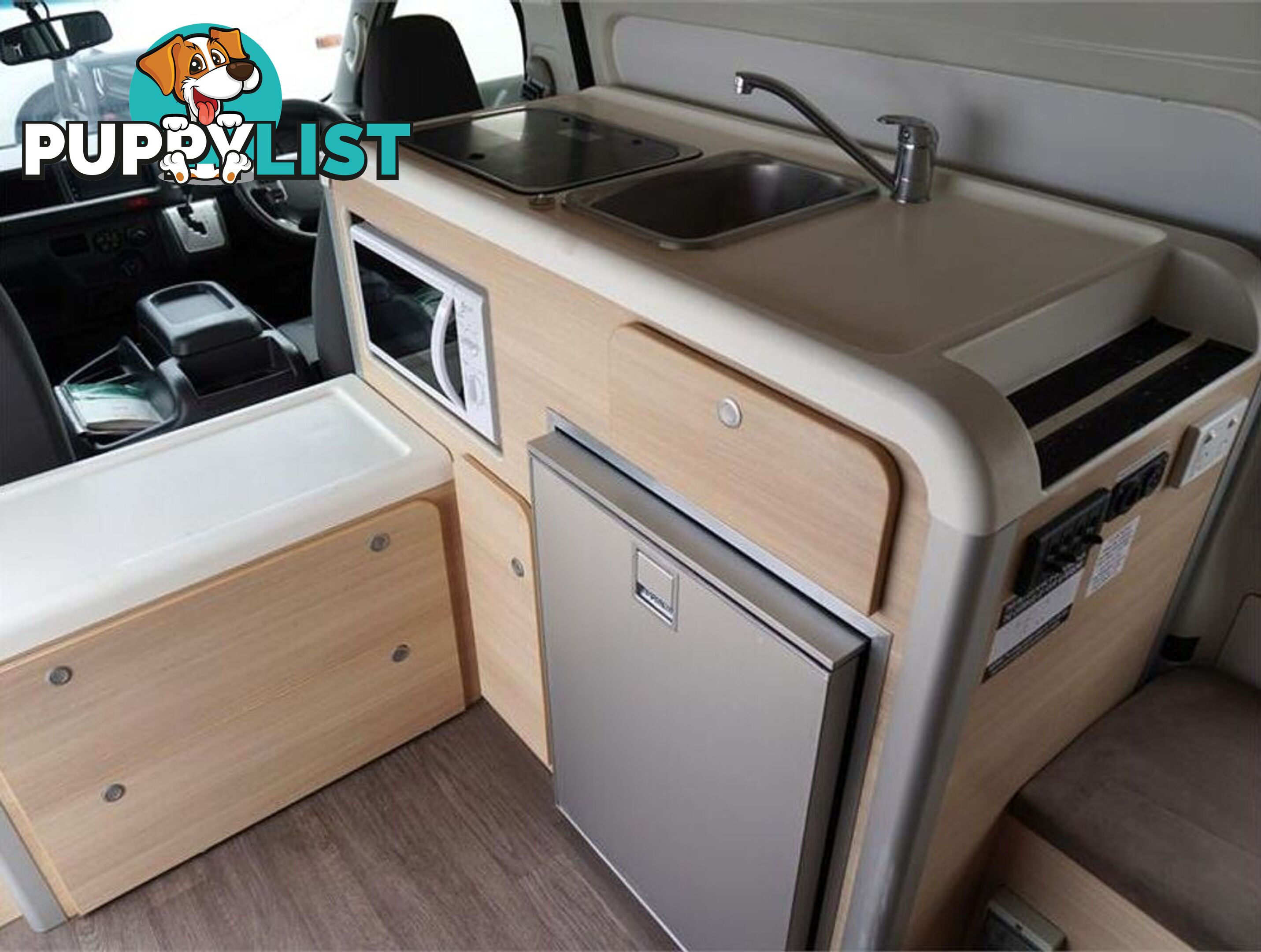 2018 TOYOTA HIACE  TRH221R 