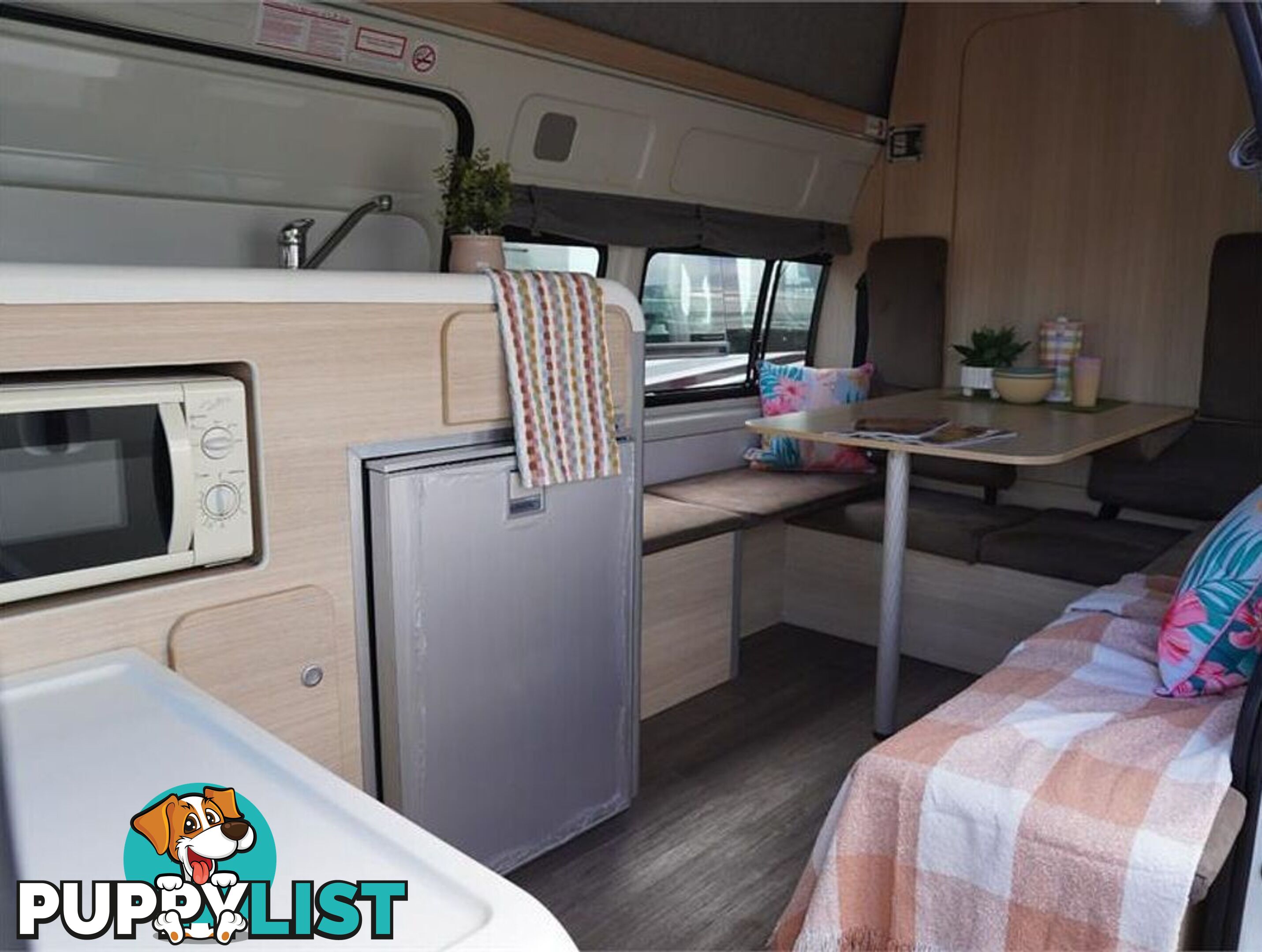 2018 TOYOTA HIACE  TRH221R 