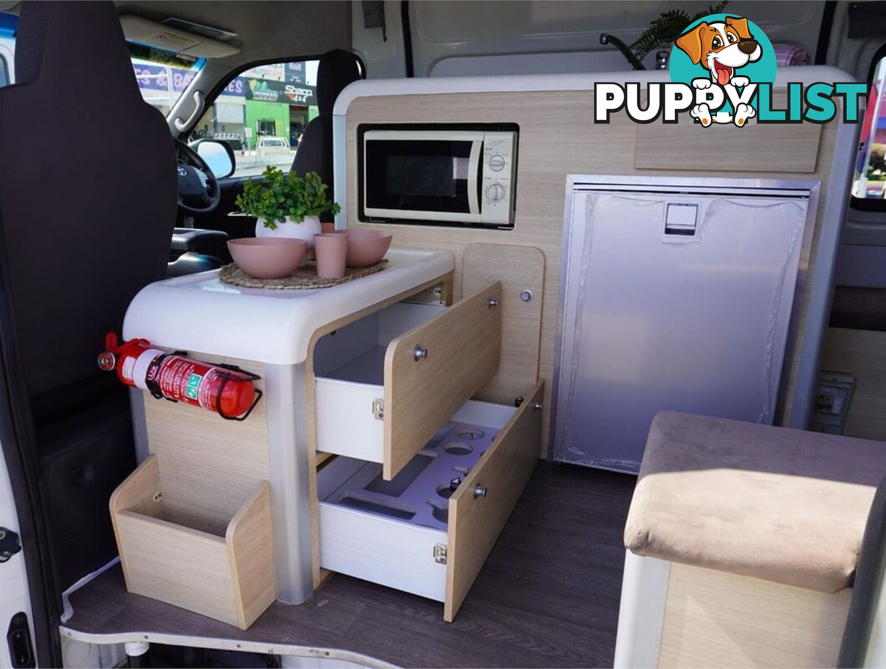 2018 TOYOTA HIACE  TRH221R 