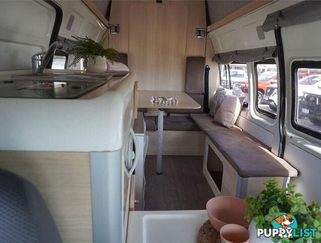 2018 TOYOTA HIACE  TRH221R 