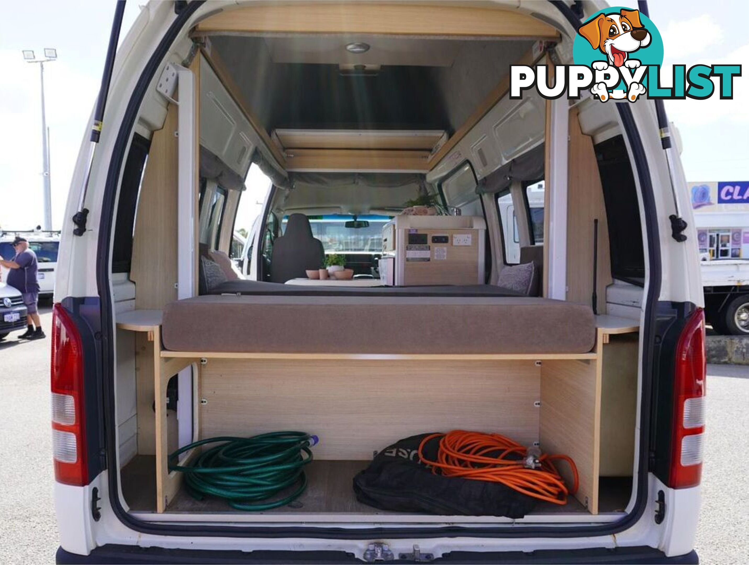2018 TOYOTA HIACE  TRH221R 