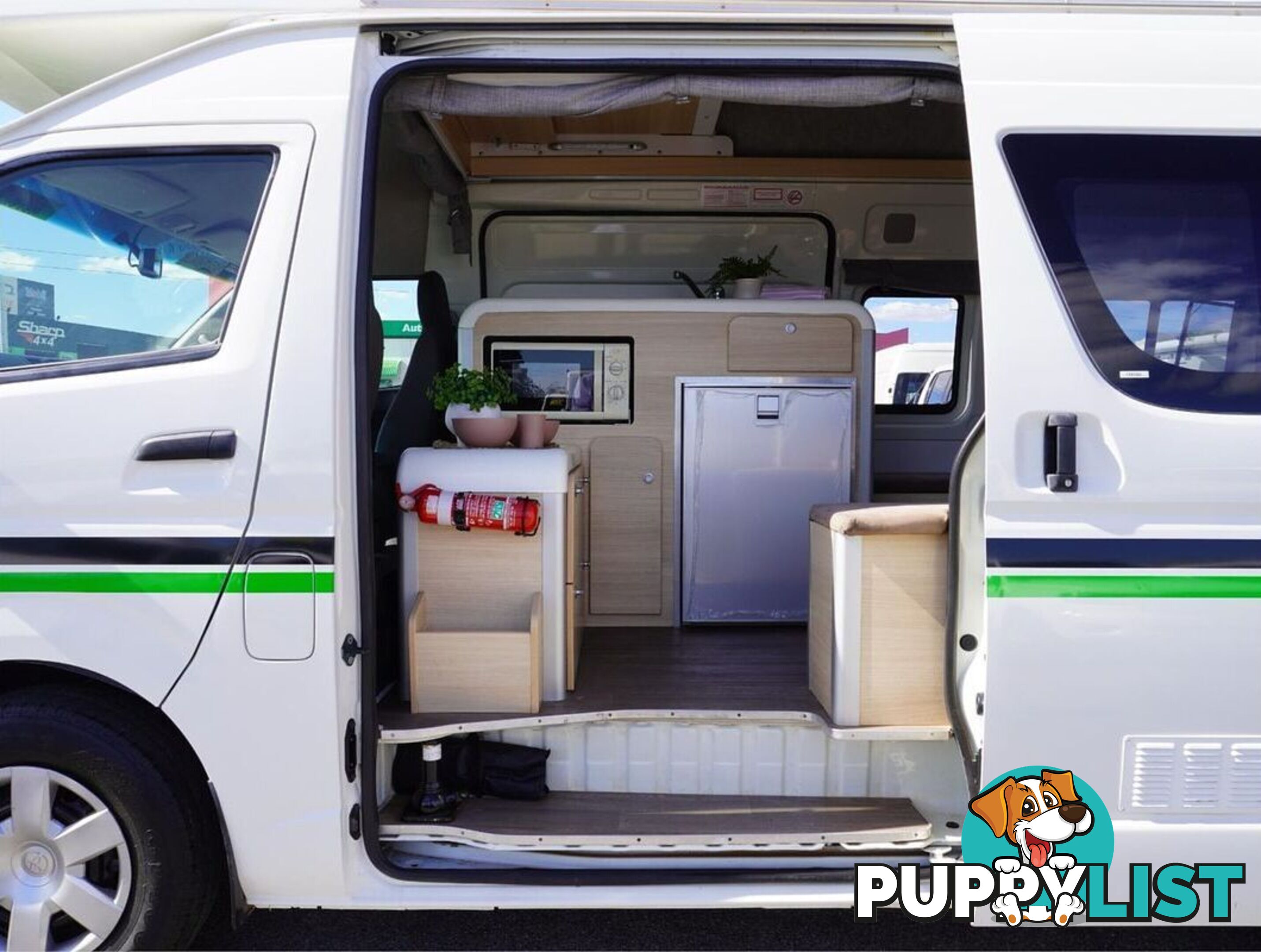 2018 TOYOTA HIACE  TRH221R 