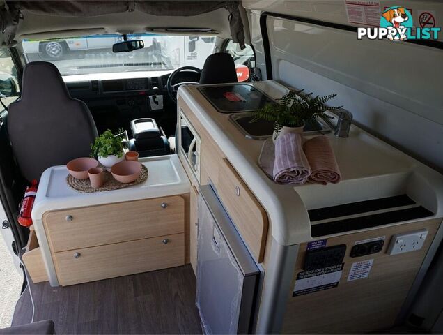 2018 TOYOTA HIACE  TRH221R 