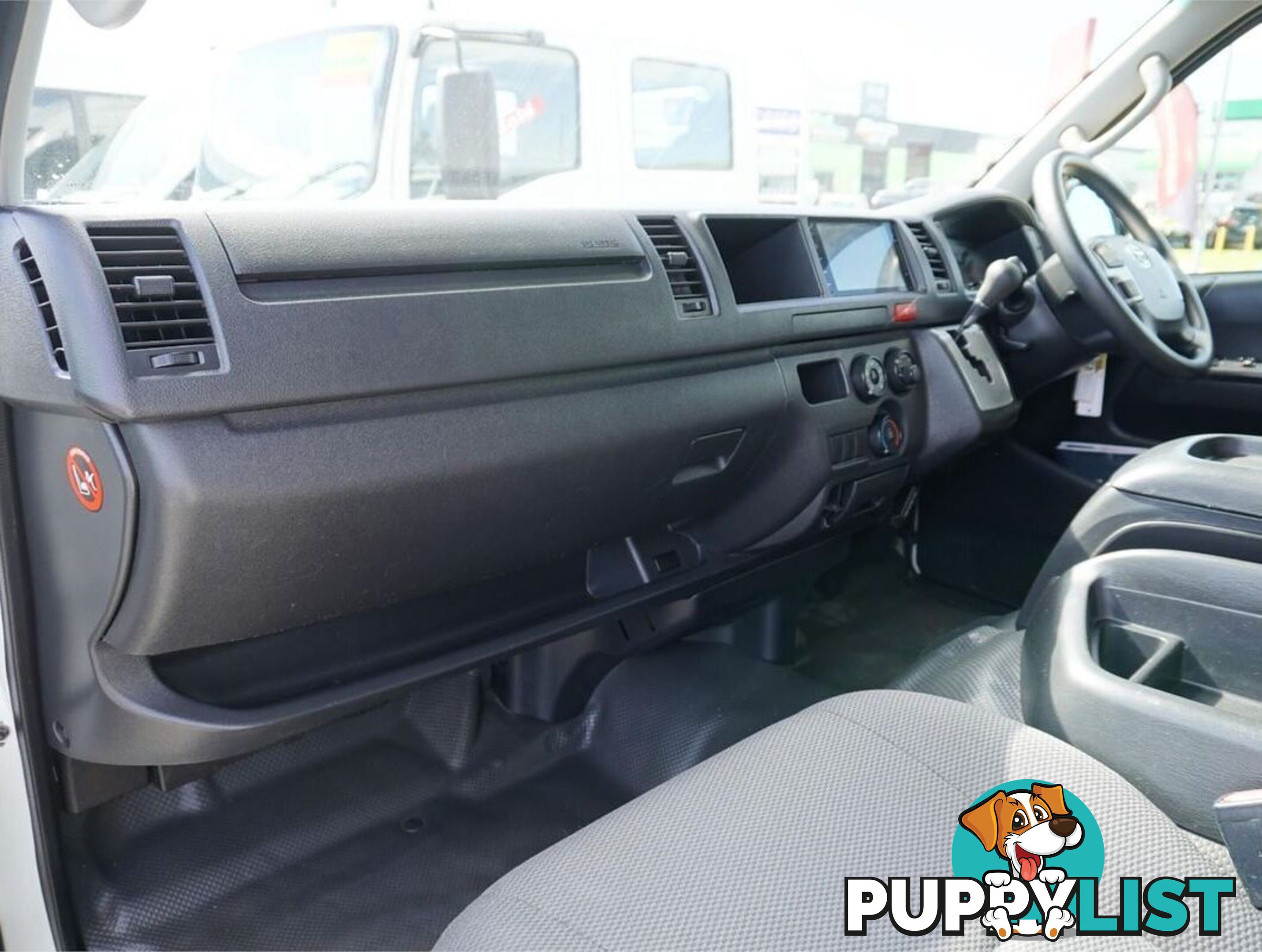 2018 TOYOTA HIACE  TRH221R 