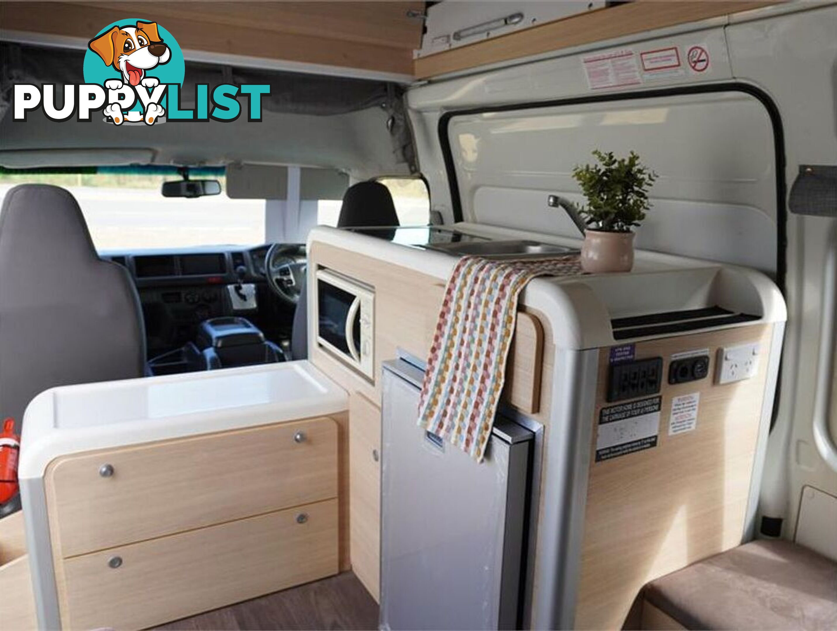 2018 TOYOTA HIACE  TRH221R 