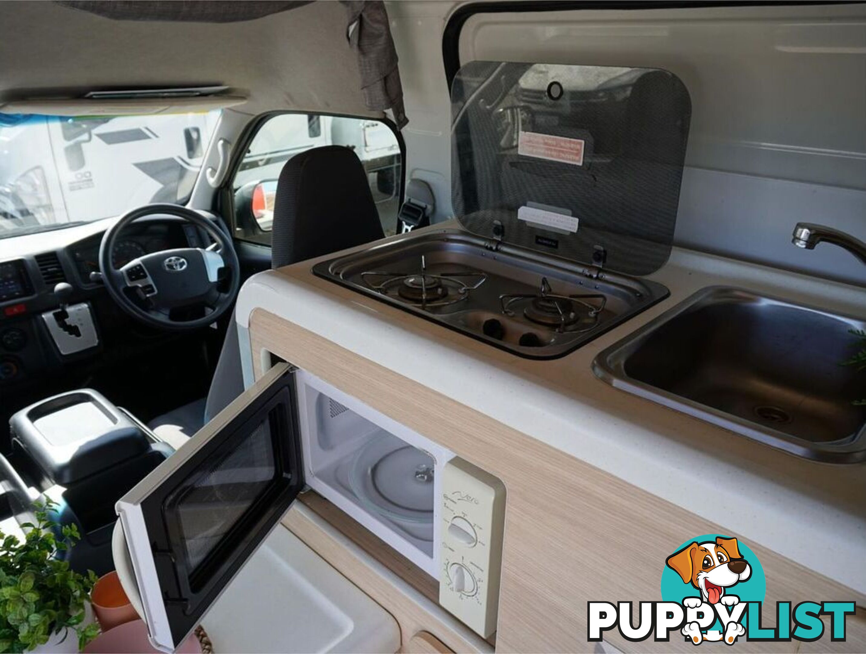 2018 TOYOTA HIACE  TRH221R 