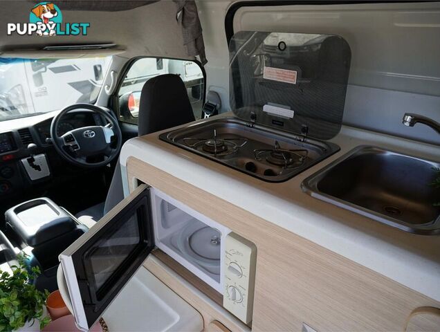 2018 TOYOTA HIACE  TRH221R 