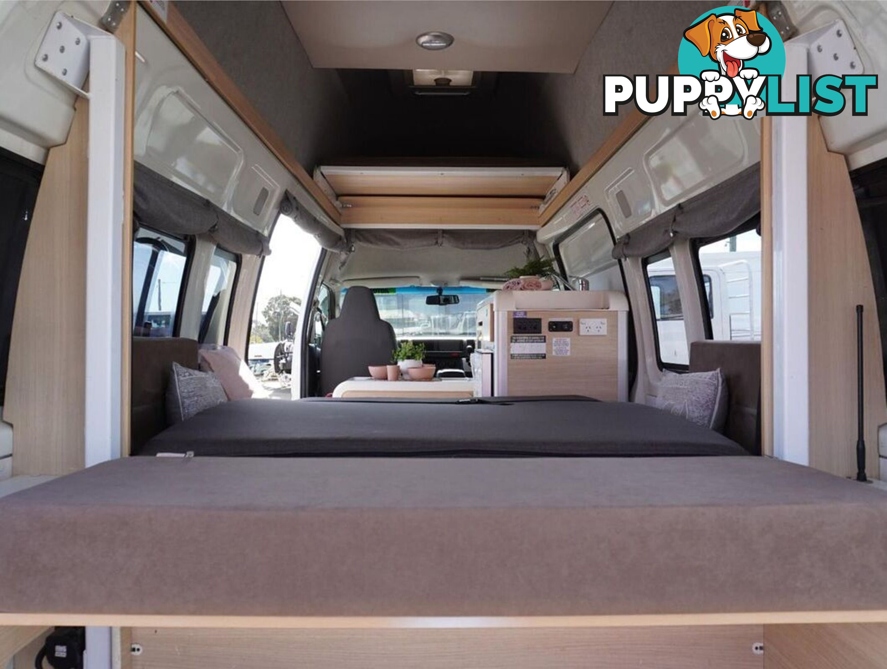2018 TOYOTA HIACE  TRH221R 