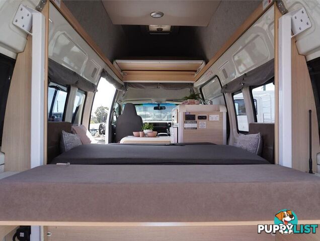 2018 TOYOTA HIACE  TRH221R 
